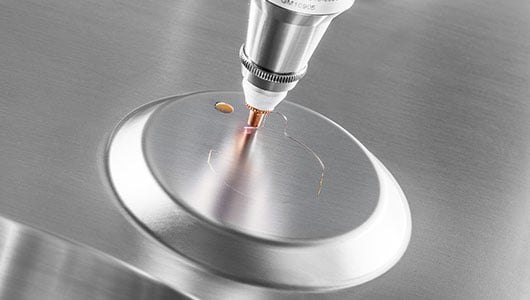 Automatic focus management for 3D laser cutting